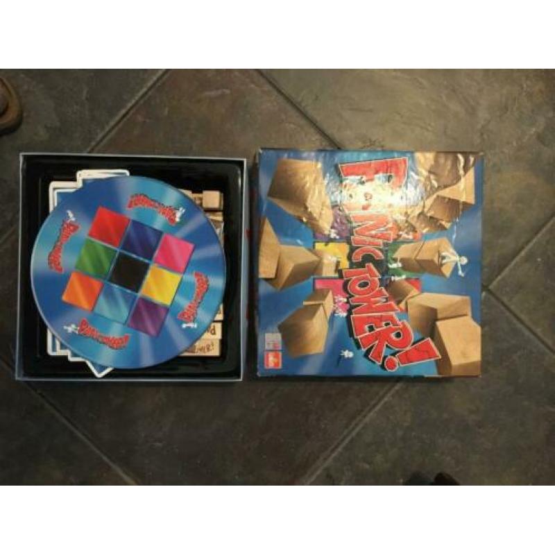 panic tower spel met houten blokken