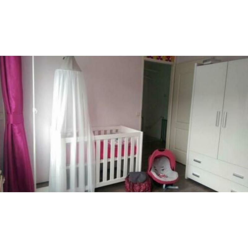 Complete baby kinderkamer eventueel met aerosleep matras