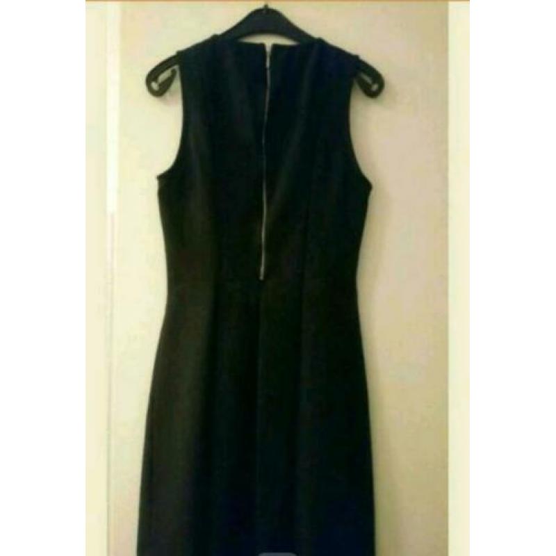 Te koop zwart getailleerde jurk maat s