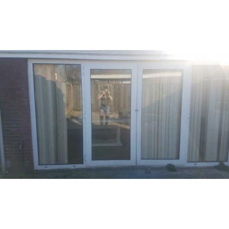 Houten kozijn plus kunstofkozijnen