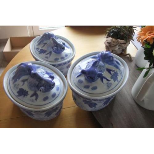 3 Chinese pateschalen/terrines met vis op deksel, visschalen