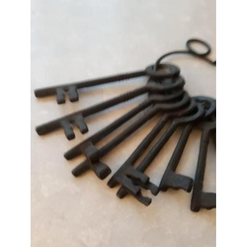 Ring met 15 sleutels - leuk als decoratie