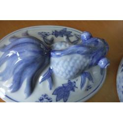 3 Chinese pateschalen/terrines met vis op deksel, visschalen