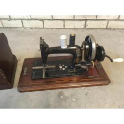Antieke handnaaimachine