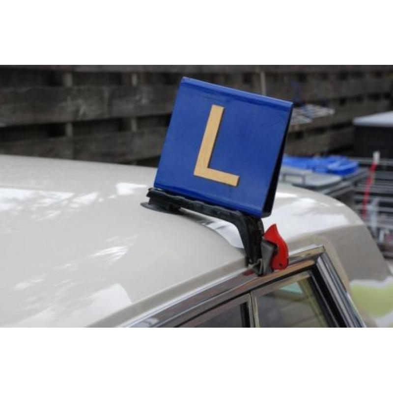 L bordje voor Les-auto's, voor klassiekers met regengoot!!!!