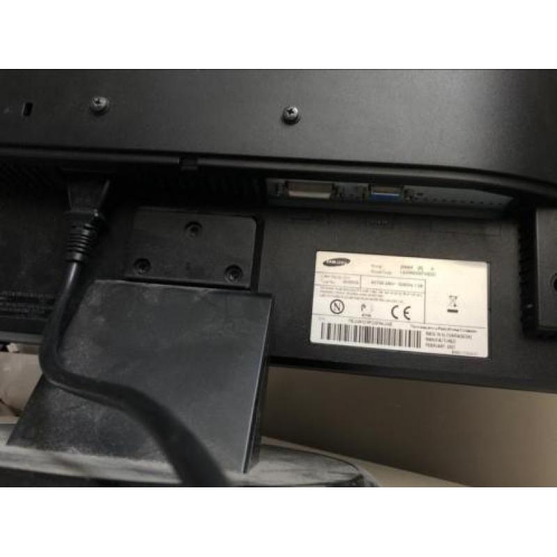 20 inch Samsung beeldscherm + muurbeugel