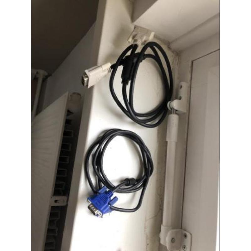 20 inch Samsung beeldscherm + muurbeugel