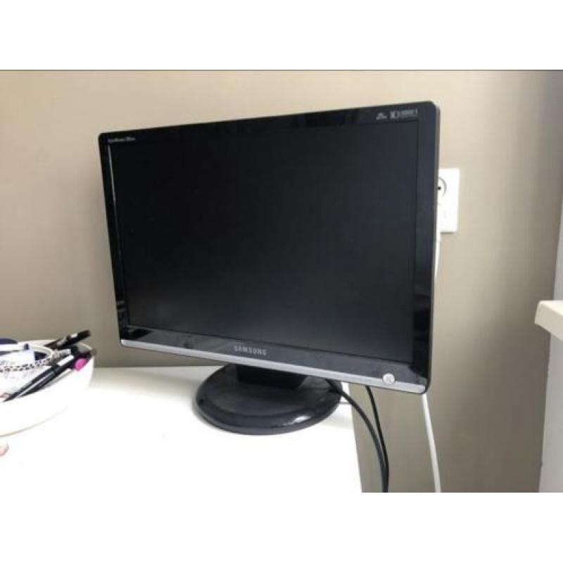 20 inch Samsung beeldscherm + muurbeugel