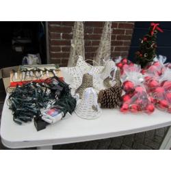 Veel kerst spullen.