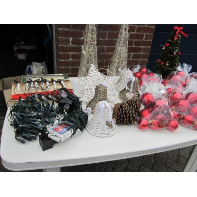 Veel kerst spullen.