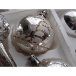 Glazen kerstballen glazen piek en 60 mooie oude kaarsen