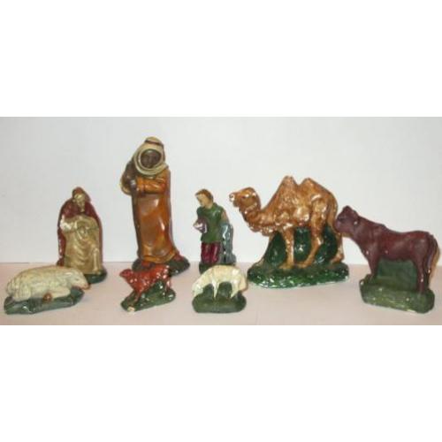 Set van acht oude gipsen kerst figuurtjes.