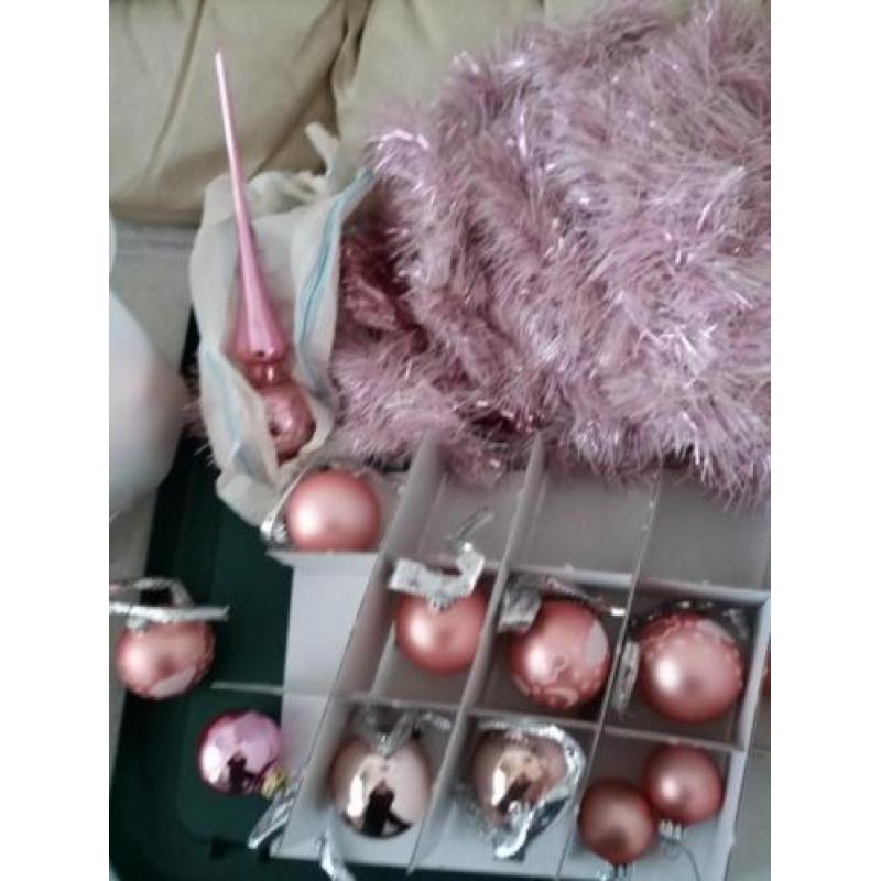 Kerstballen in 1 koop 12.50 goud en roze