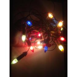 Oude antieke kerstlampjes kerstverlichting kaarsjes gekleurd