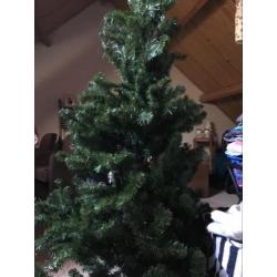 KUNST KERSTBOOM +/- 180 cm HOOG. MET STANDAARD