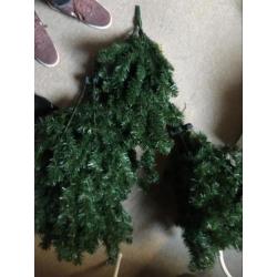 KUNST KERSTBOOM +/- 180 cm HOOG. MET STANDAARD