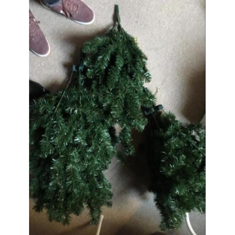 KUNST KERSTBOOM +/- 180 cm HOOG. MET STANDAARD