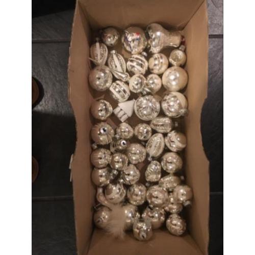 Oude Kerstballen met piek
