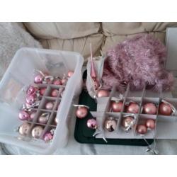 Kerstballen in 1 koop 12.50 goud en roze