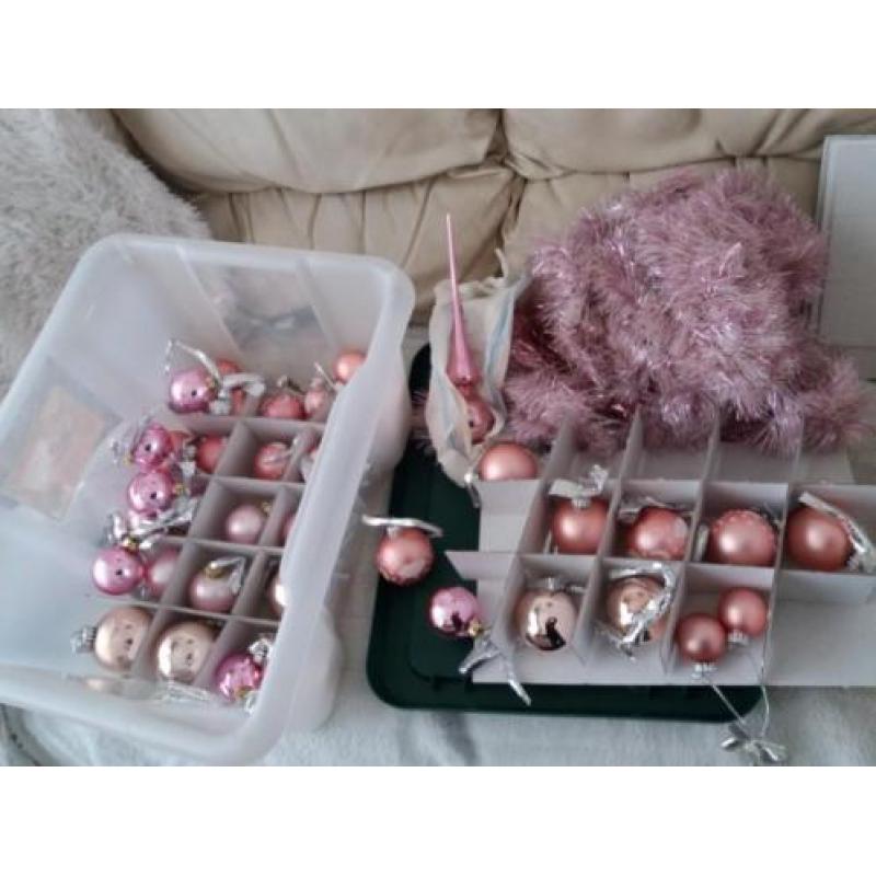 Kerstballen in 1 koop 12.50 goud en roze