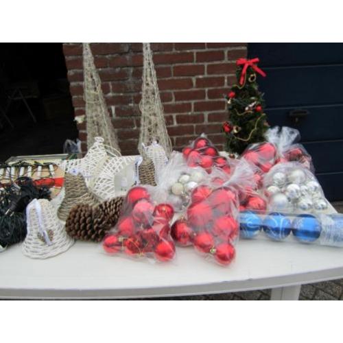 Veel kerst spullen.