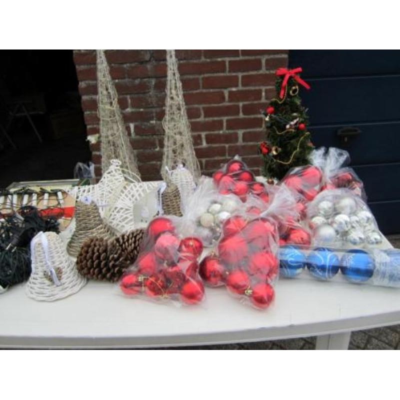 Veel kerst spullen.