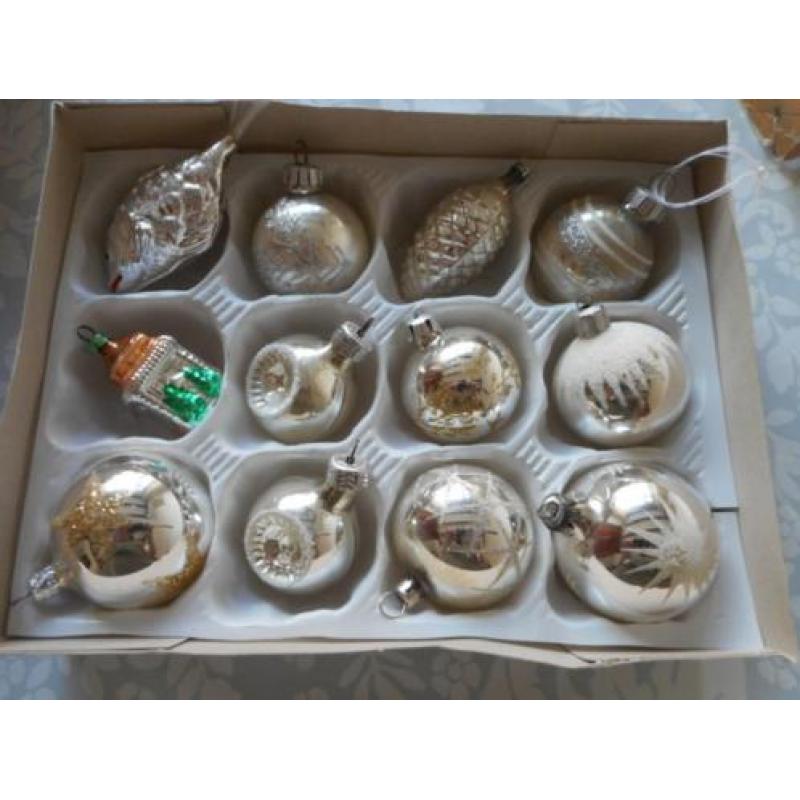 Doosje met 12 oude kerstballen [2]