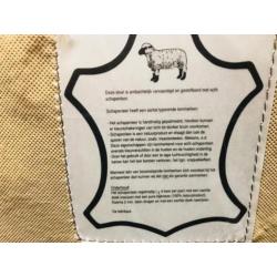 Schapenleer grote poef origineel schapenleder €999