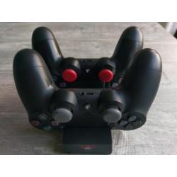 PS4 Slim 1TB met 2 controllers, 3 games en extra accessoirs