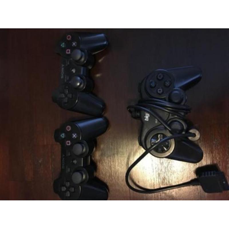 PlayStation 3 + 3 controllers