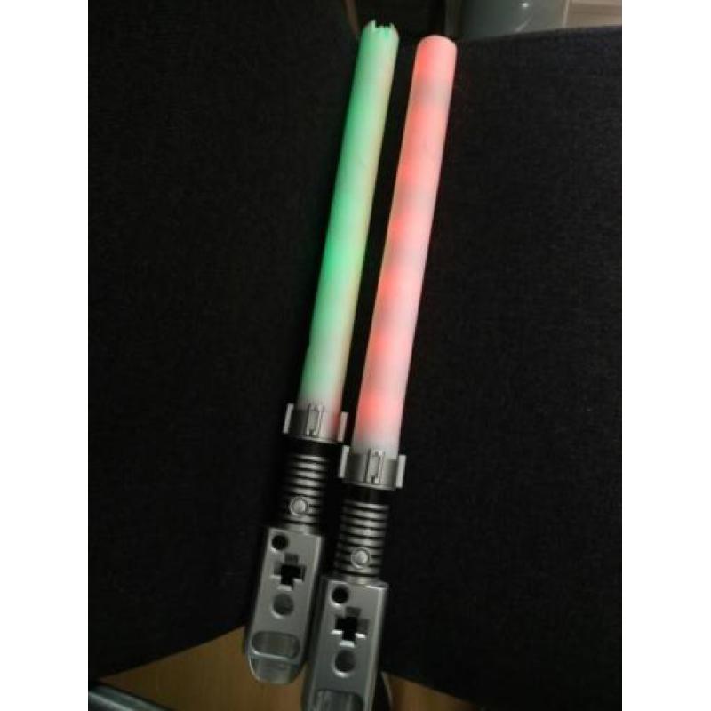 Wii Star Wars the force unleashed + 2 lightsabers