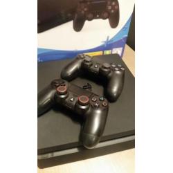 PS4 Slim met 2 Controllers Fortnite & COD WWII