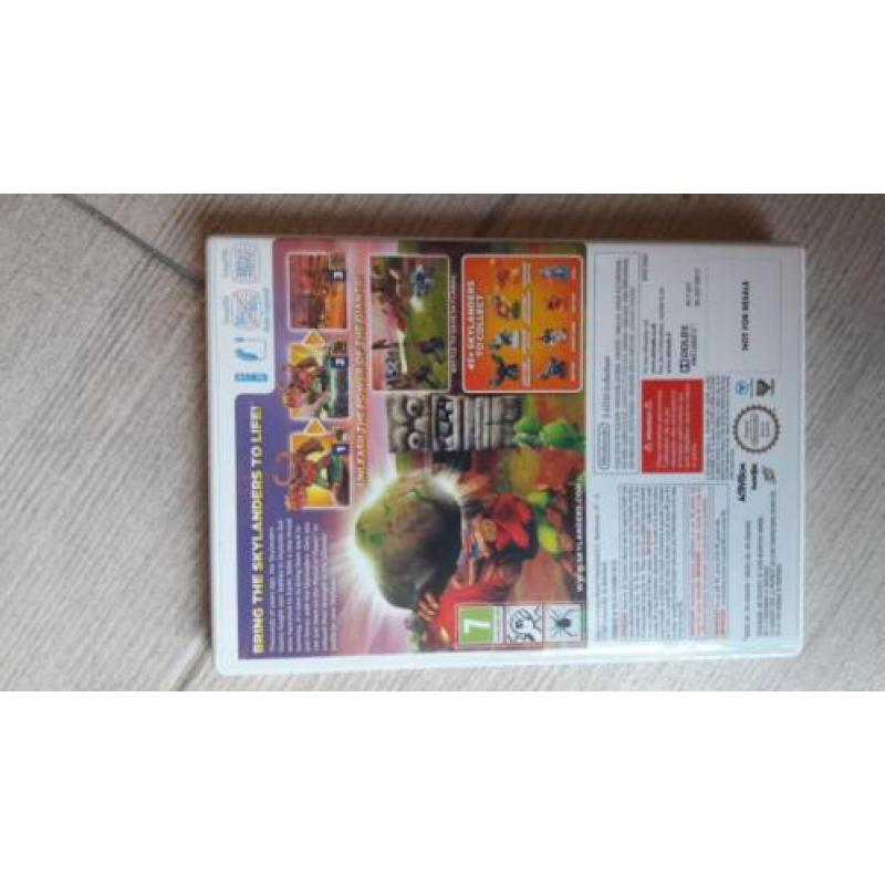 3 Wii spellen skylanders met 35 figuren